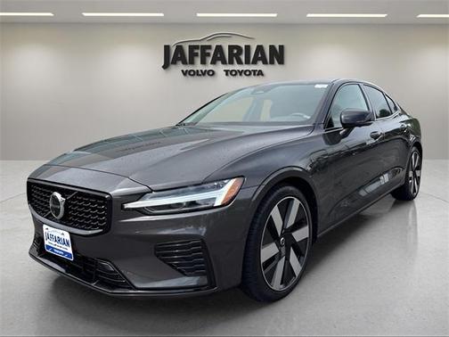 2025 Volvo S60 Plug-In Hybrid T8 Plus