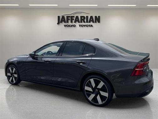 2025 Volvo S60 Plug-In Hybrid T8 Plus