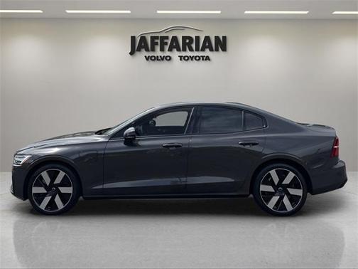 2025 Volvo S60 Plug-In Hybrid T8 Plus