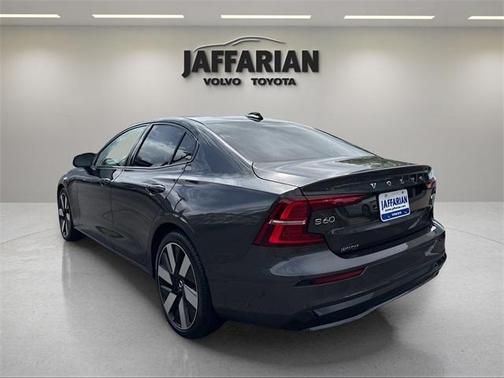 2025 Volvo S60 Plug-In Hybrid T8 Plus