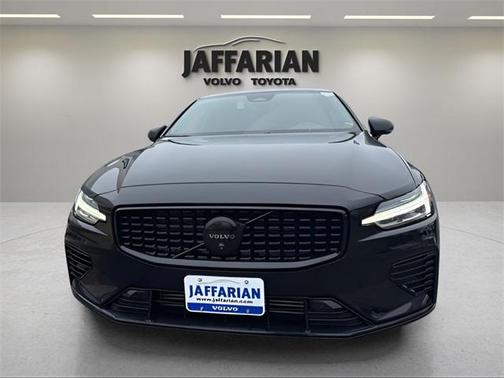 2024 Volvo S60 Recharge Plug-In Hybrid T8 Plus Black Edition