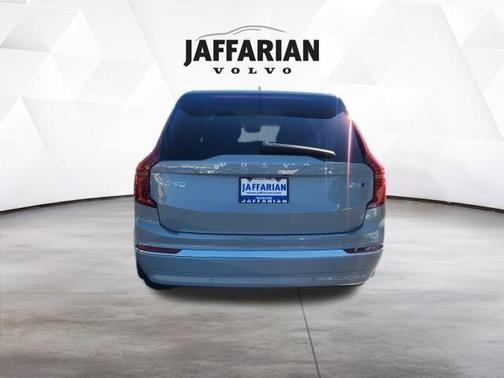 2026 Volvo XC90 B6 Plus 6-Seater