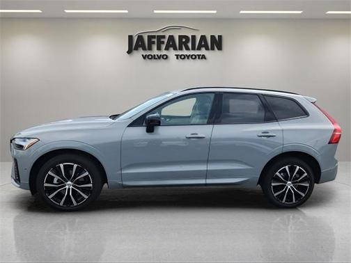 2025 Volvo XC60 B5 Plus