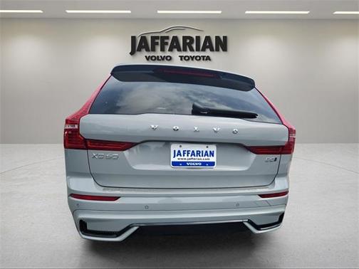 2025 Volvo XC60 B5 Plus