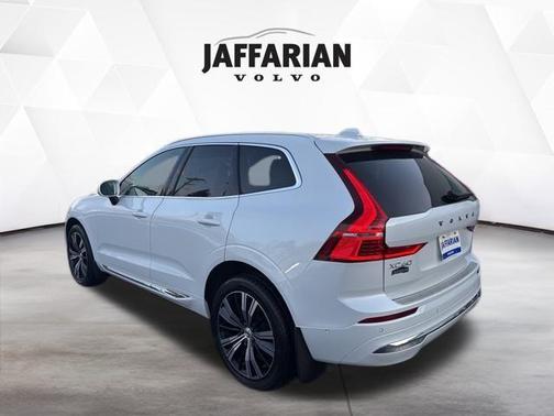 2023 Volvo XC60 B5 Plus Bright Theme