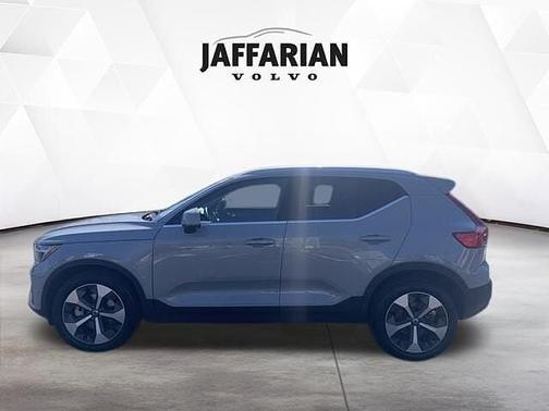 2025 Volvo XC40 Plus