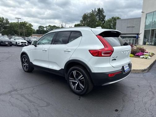 2025 Volvo XC40 B5 Core Bright Theme