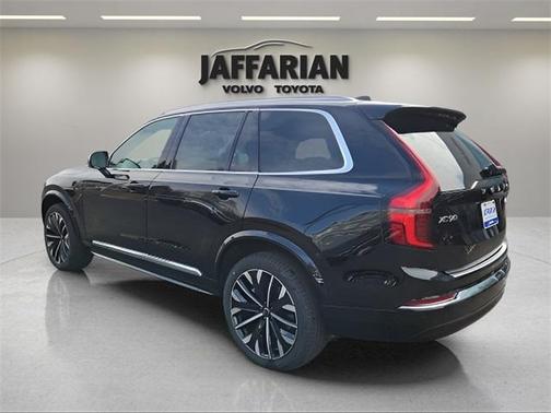 2025 Volvo XC90 B6 Core