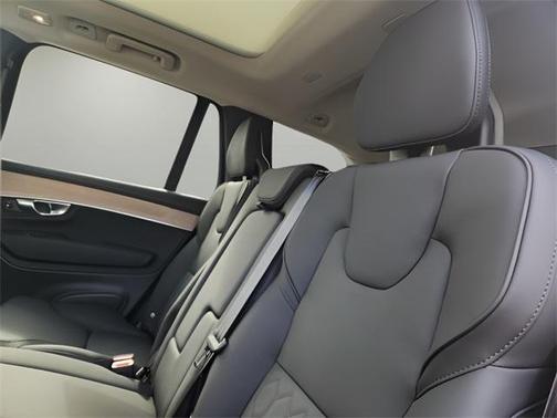 2025 Volvo XC90 B6 Core