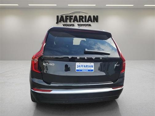2025 Volvo XC90 B6 Core