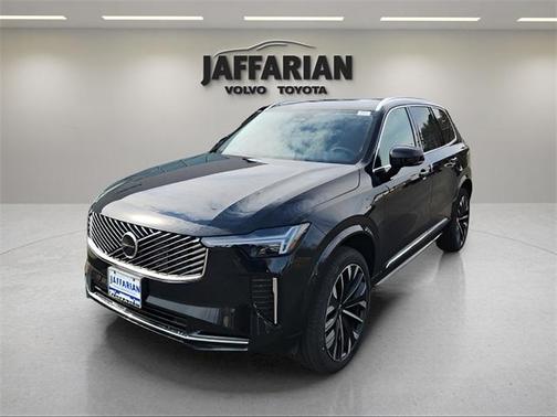 2025 Volvo XC90 B6 Core