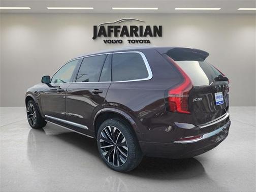 2025 Volvo XC90 B6 Plus 6-Seater