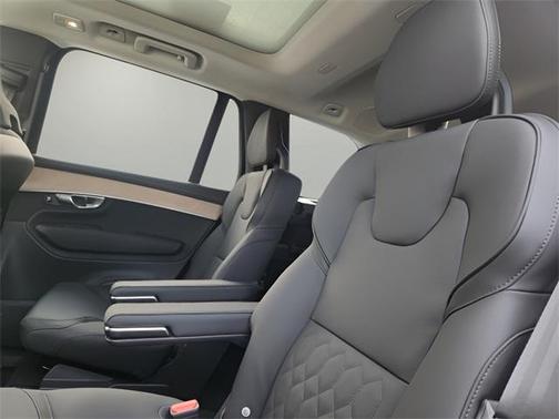 2025 Volvo XC90 B6 Plus 6-Seater