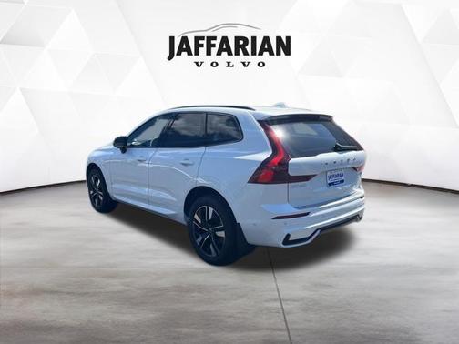 Crystal White 2026 Volvo XC60 B5 Plus