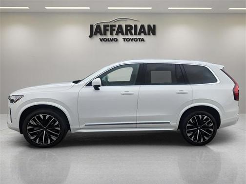 2025 Volvo XC90 B5 Plus