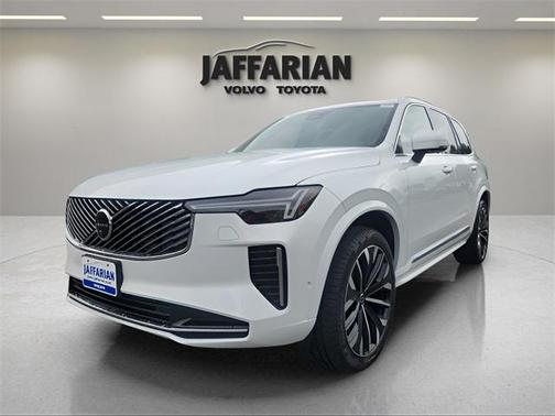 2025 Volvo XC90 B5 Plus