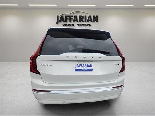 2025 Volvo XC90 B5 Plus
