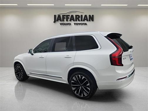 2025 Volvo XC90 B5 Plus