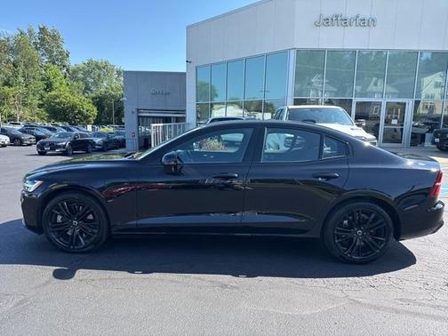 2024 Volvo S60 Recharge Plug-In Hybrid T8 Plus Black Edition