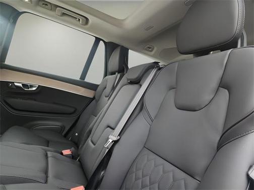 2025 Volvo XC90 Plug-In Hybrid T8 Plus 7-Seater
