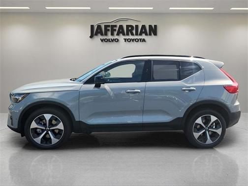 2026 Volvo XC40 B5 Plus
