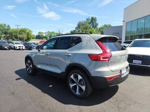 2026 Volvo XC40
