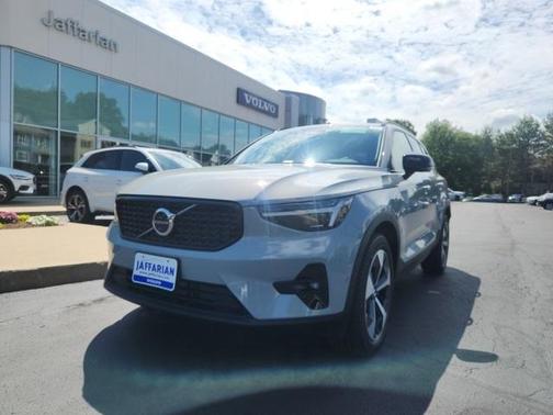 2026 Volvo XC40
