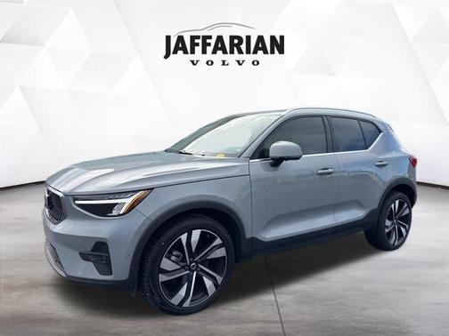2024 Volvo XC40 B5 Plus Bright Theme