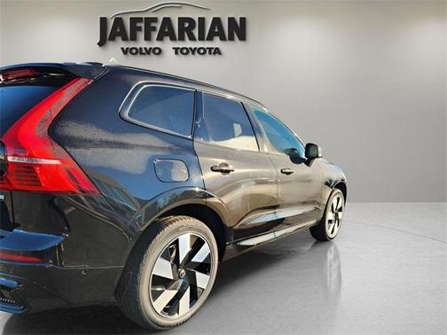 2025 Volvo XC60 Plug-In Hybrid T8 Plus
