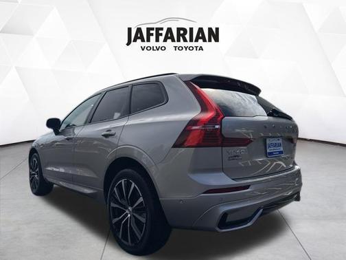 2024 Volvo XC60 B5 Plus Dark Theme