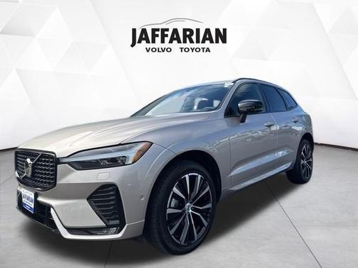 2024 Volvo XC60 B5 Plus Dark Theme