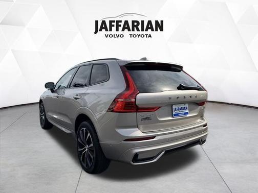 2024 Volvo XC60 B5 Plus Dark Theme