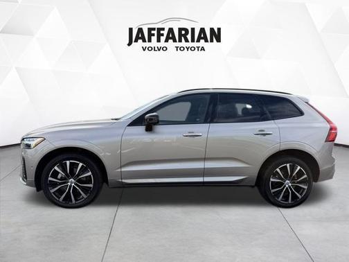 2024 Volvo XC60 B5 Plus Dark Theme