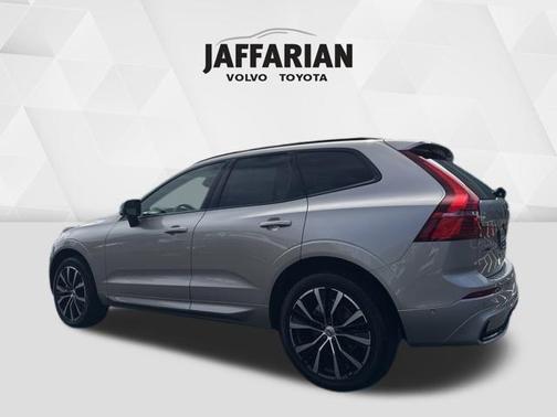 2024 Volvo XC60 B5 Plus Dark Theme