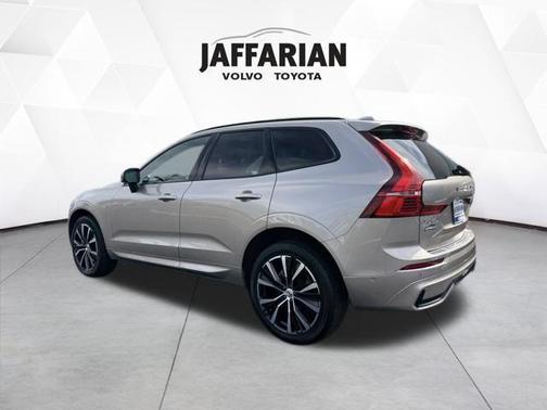 2024 Volvo XC60 B5 Plus Dark Theme