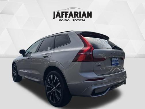 2024 Volvo XC60 B5 Plus Dark Theme