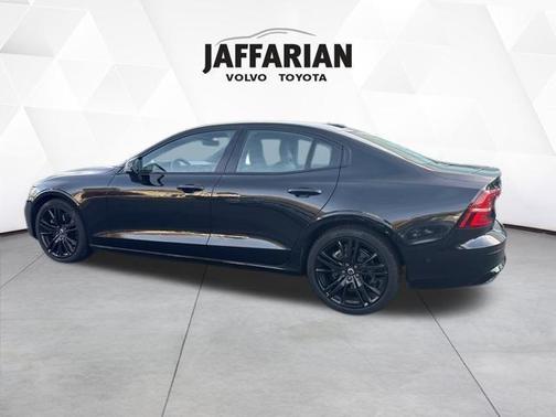 2023 Volvo S60 B5 Ultimate Black Edition