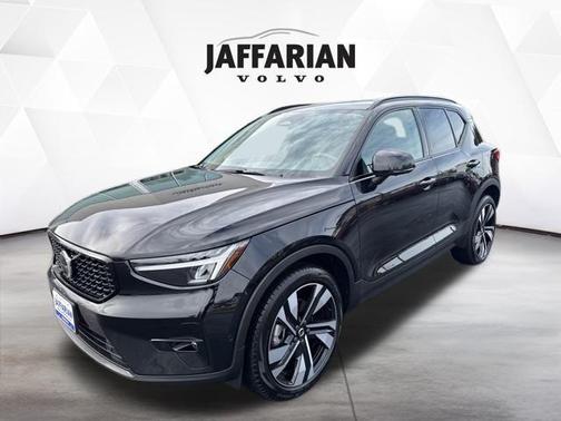 2024 Volvo XC40 B5 Plus Dark Theme