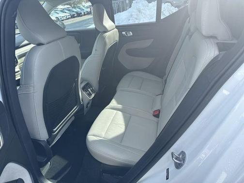 2023 Volvo XC40 B5 Plus Dark Theme