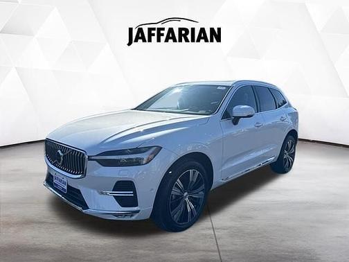 Crystal White 2023 Volvo XC60 Plus