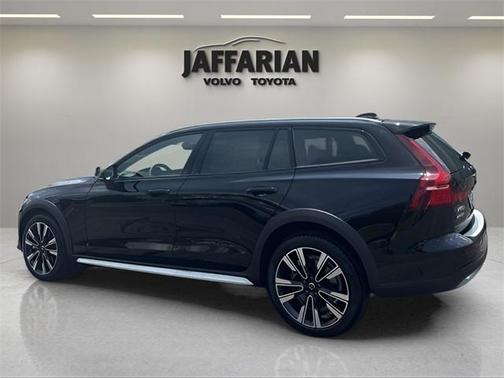 2024 Volvo V60 Cross Country B5 Ultimate
