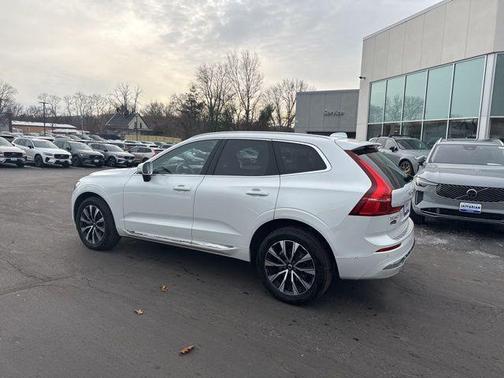 2023 Volvo XC60 B5 Plus Bright Theme