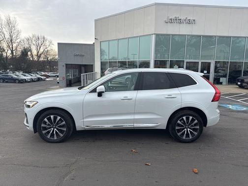 2023 Volvo XC60 B5 Plus Bright Theme
