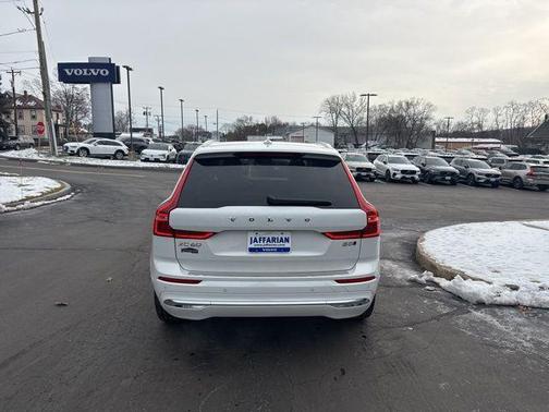 2023 Volvo XC60 B5 Plus Bright Theme