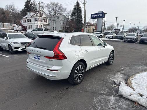 2023 Volvo XC60 B5 Plus Bright Theme
