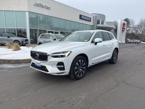 2023 Volvo XC60 B5 Plus Bright Theme