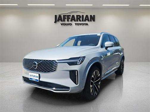 2025 Volvo XC90 B5 Plus