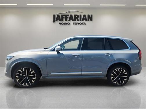 2025 Volvo XC90 B5 Plus
