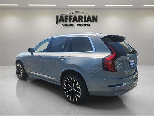 2025 Volvo XC90 B5 Plus