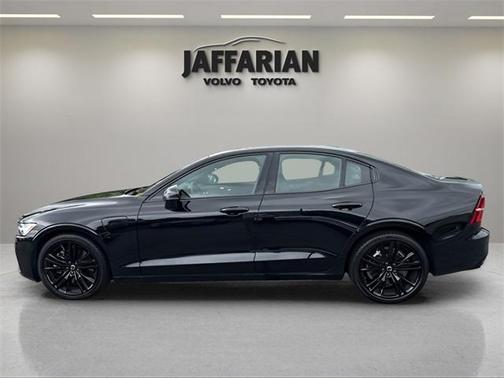2022 Volvo S60 Recharge Plug-In Hybrid T8 Black Edition R-Design Extended Range